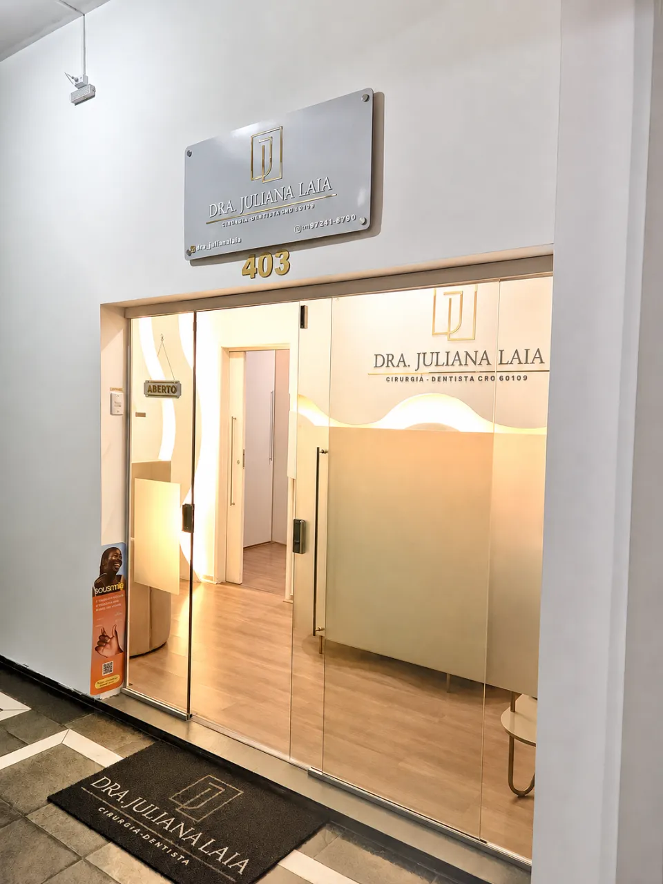Entrada do consultório da Dra. Juliana Laia, sala 403, no Barreiro em Belo Horizonte